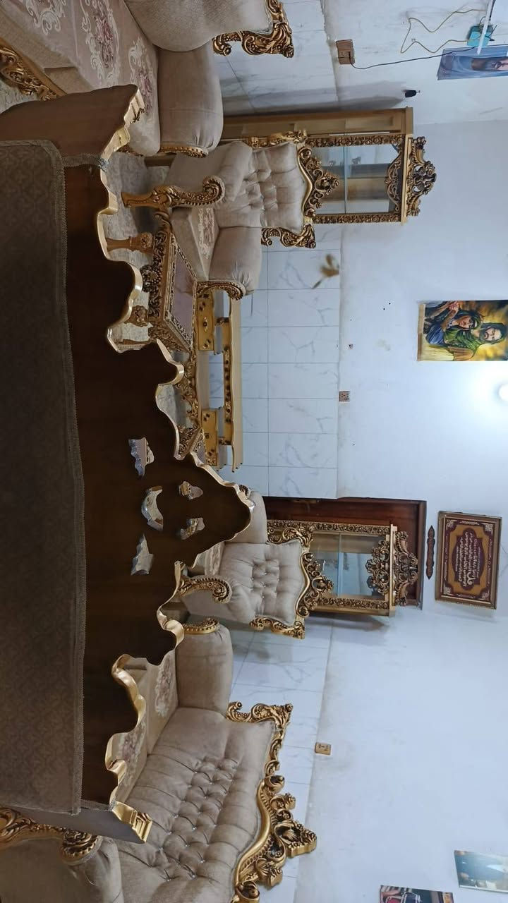 تخم زان مع طبلات مع باترينات
مع ميز بلازما 10 مقاعد نظيف
سعره 600 وبي مجال مكان البياع 
اكو توصيل ب واتساب 
***********

