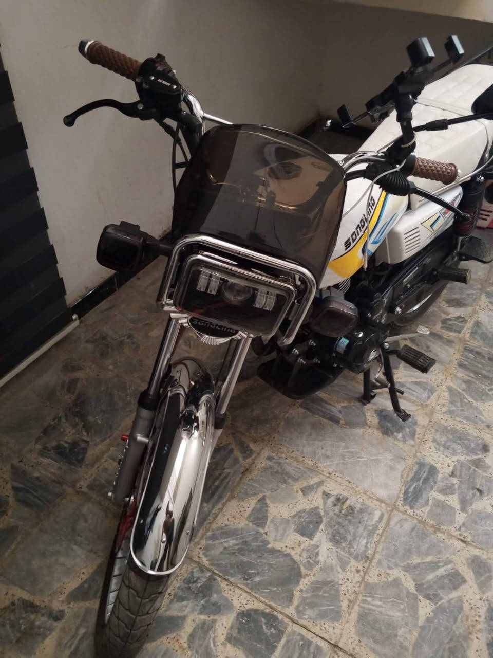 سيفان 2026
طلعتهة بشهر ٦ دراجة جديدة مناقصهة اي شي 
مكينة 200cc دشبول الكتروني شاشة ايباد 
الموديل الحديث الي شاصيهة اخشن من القديم
الموقع كفائات السيدية  السعر 900 
الرقم ***********
