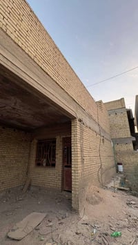 بهيكل مساحته 100متر  مع قطعه مساحته180متر قرب دور القاده للبيع الاتصال...