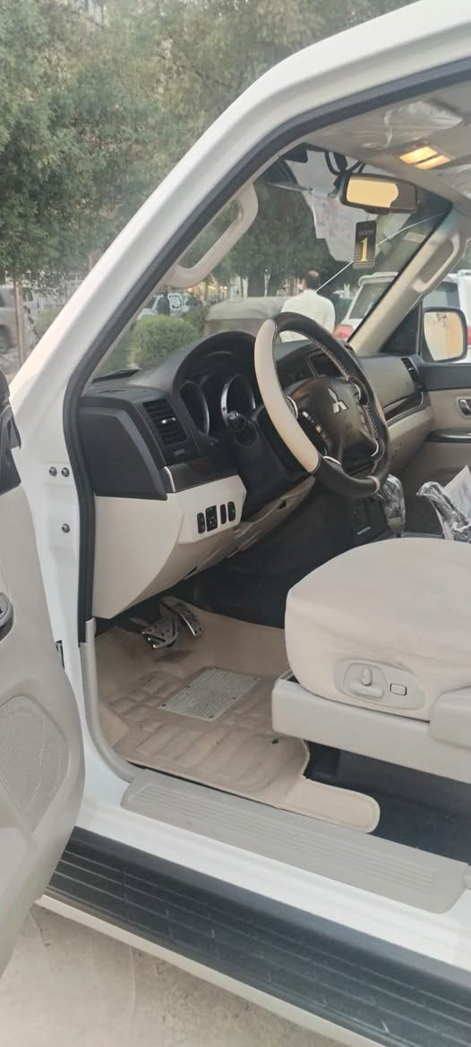 السلام عليكم
باجيرو موديل ٢٠١٣
سياره فول حبتور 
فتحه
مري شفط
تحكمات ستيرن
فور ويل
كشنات جلد
تخم تاير
تبريد 3 قطع ثلج
مكينه ٣٥٠٠ المرغوب
لايتات زنون
السياره كفاله عامه
السعر 145 وبي مجال للشراي
اي استفسار *********** 
مكان السياره ديالى بعقوبة
