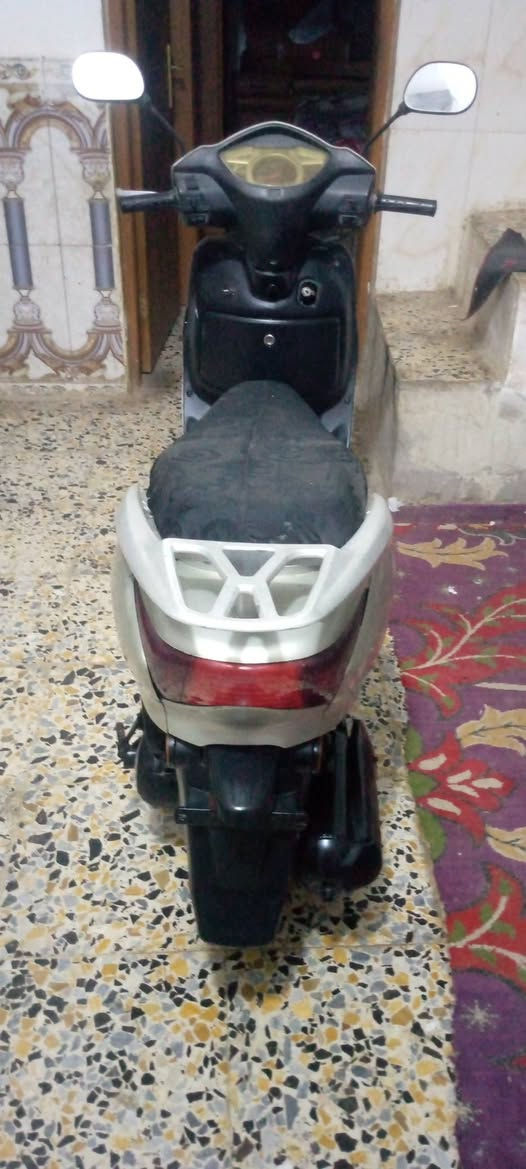 سلام عليكم دراجه للبيع النوع ليدي ياباني السعر 350وبيه مجال العنوان كربلاء طوريج  *********** مكفوله كفاله عامه ما مفتوحه وشكراً
