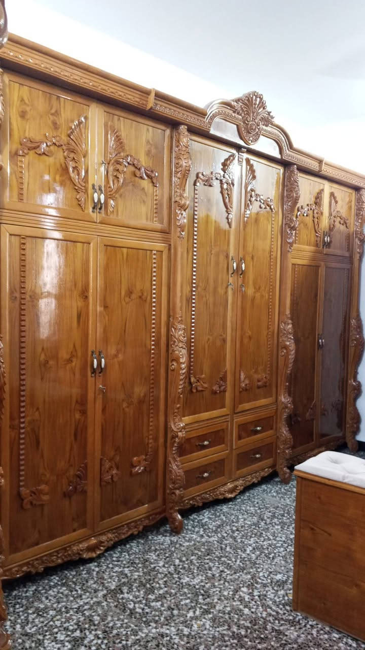 سلام عليكم غرفة اخشاب عراقي للبيع بسبب ضيق المكان للتواصل ***********

