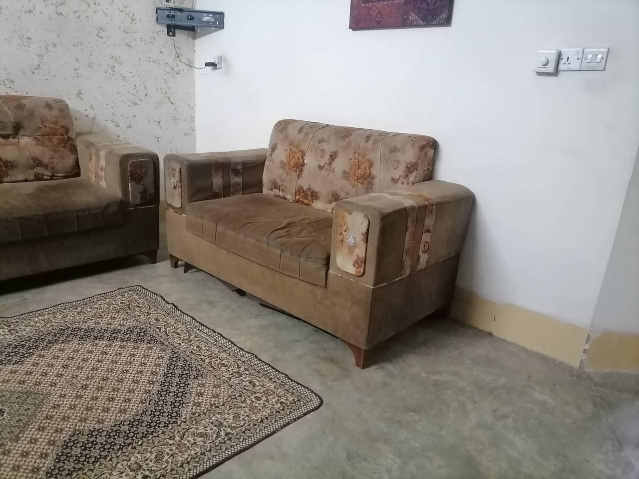 سلام عليكم موجود ديوان متوسط الحال تصنيع عراقي سعره ١٥٠ الف و بيها مجال مكاني كركوك ***********
