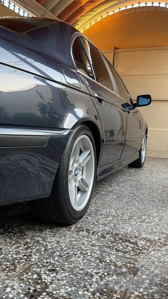 ﮼سلام ﮼عليكم اخوان
bmw e39 (صقر)

موديل 2001 صبغ عام تجديد

سيارة اصل 525 شاديلها مكينة وكير جدد 30 دبل فانوس 

فتحة سقف

مري شفط

بردة خلفيه كهربائية

داخل اسود جديد كهربائي تنتتها كنتاره

احزمة امان ازرق 

شاشة عارض اصلية

دعاميات m دركة m اصلية 

ويل m اصلي تخم تاير جديد  

سيارة مسويلها ادامة

حدادية جديدة

سلف جديد 

بور ستيرن جديد 

راديتر مكينة جديد

جوينات ماء جدد

ماء زيتي اصلي 

ولف حماوة اصلي جديد

بنكة تبريد جديدة

بلكات جدد

بخاخات

فيت بم جديد

باترب 100 واط جديد 

مكملها سيارة عل اخير 

سعرها (115 ) مع المجال القليل

وسيارة صايرة فوك سعرها والله شاهد علية
بيع فقط👉🏻
مكانها النجف الاشرف
رقم الهاتف (***********)

نص مكتوب في الصور:
- Meta AI