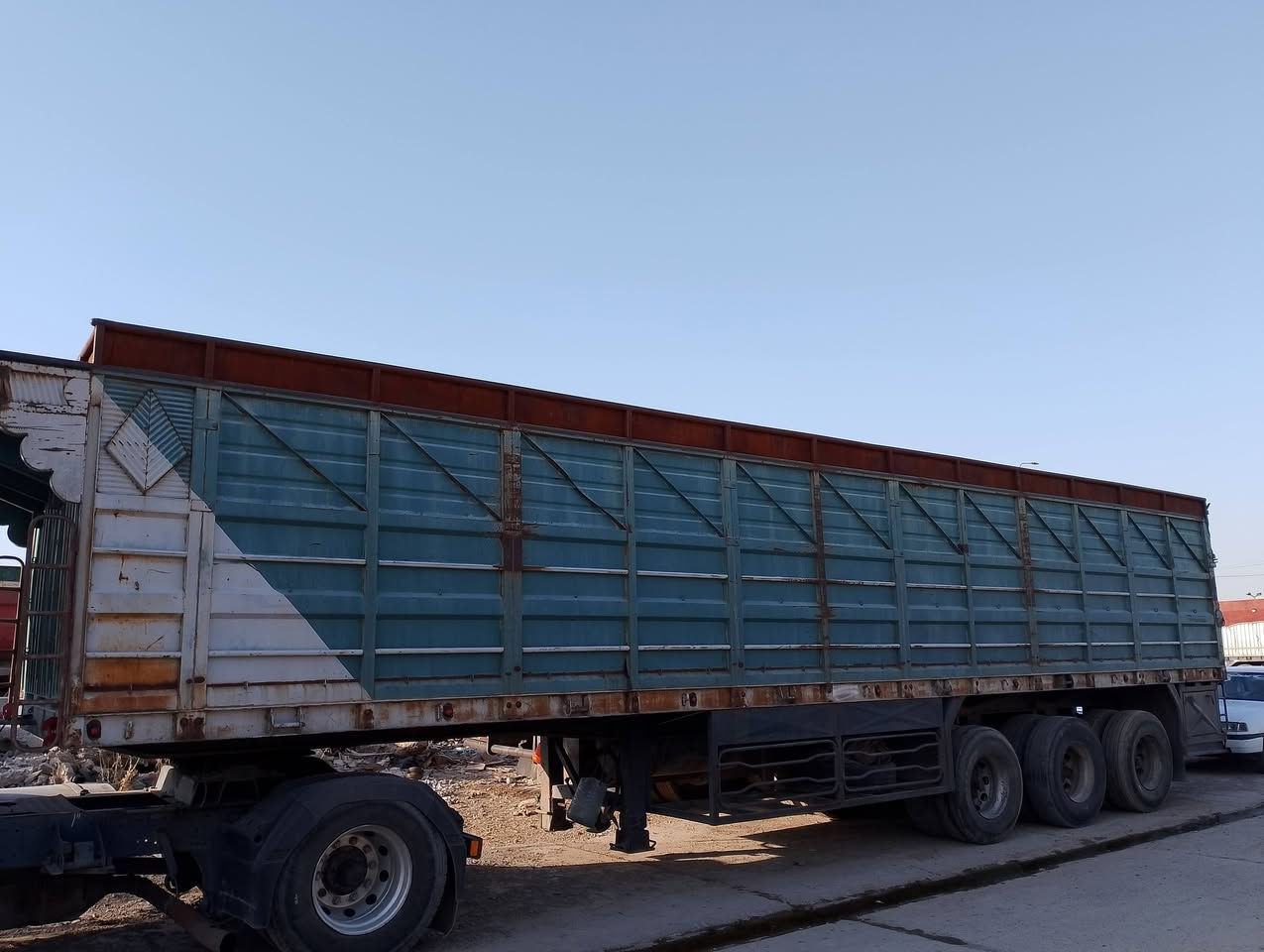 عربانه للبيع طول 12وربع 
ارتفاع 205مترين
دناكير اسكانيا 3محاور 
تايرات نص عمر 
شاصي 16محلي
رقم صاحبها*********** بي وتساب
