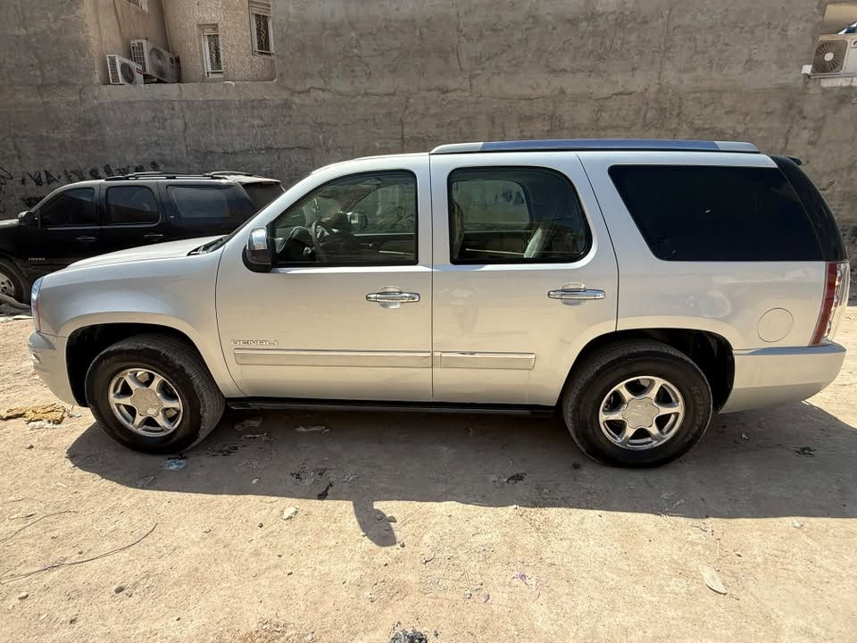 ياالله السلام عليكم ادوات ادوات جمسي بترا خليجي 2010 دنالي فول 1/1 حاوية السيارة جاهزة من كلشي  لا فتح ولا كص ع وضع الشركة تخم تاير جديد صدر جديد  تعهد من الكص والسرقة والعشائر  نقص برغي مابيهه العنوان البصرة السعر 70$   وبيها مجال 
‭***********
