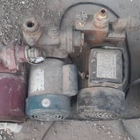 مجموعة من ماطورات الماء المستعملة بأحجام مختلفة للبيع تجدونها في ورشة ...
