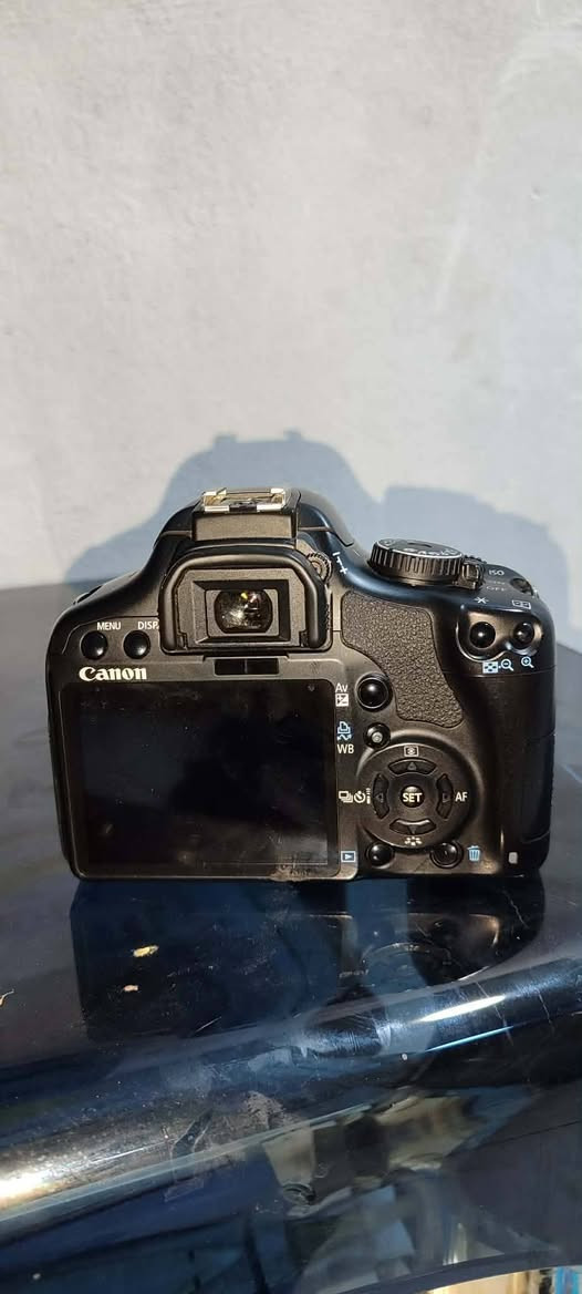 السلام عليكم.. صاحبي يريد يبيع هل كميميره وبسعر جدا جدا جدا مناسب 

كاميرا Canon 450D 
نظيفة فول، وياها شاحنة وجنطة

الي حابب يستفسر..
***********..
