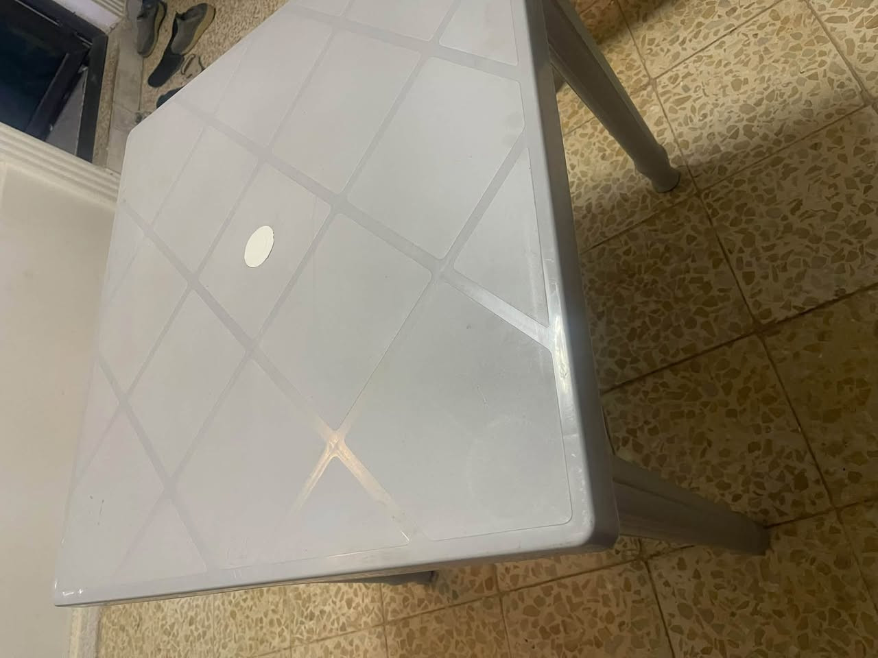 ميز • كراسي • للبيع