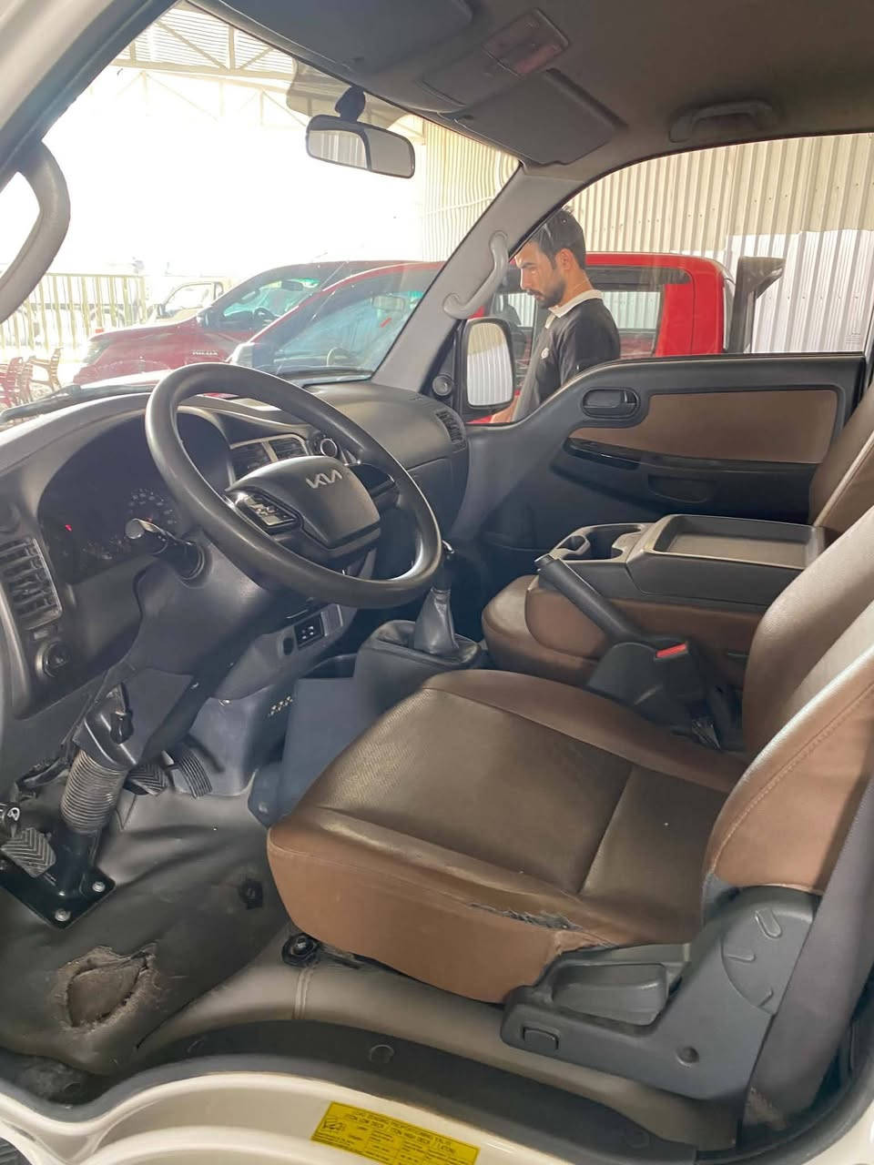 للبيع كيا بنكو موديل 22رقم بابل سياره جديده وجاهزة كفالة عامه ماشيه 118 تبريد محرك تخم تاير كله جديد العنوان بابل الشوملي السعر ***********/////*********** فقط طعجه موضحه بالصوره غير كفاله عامه
