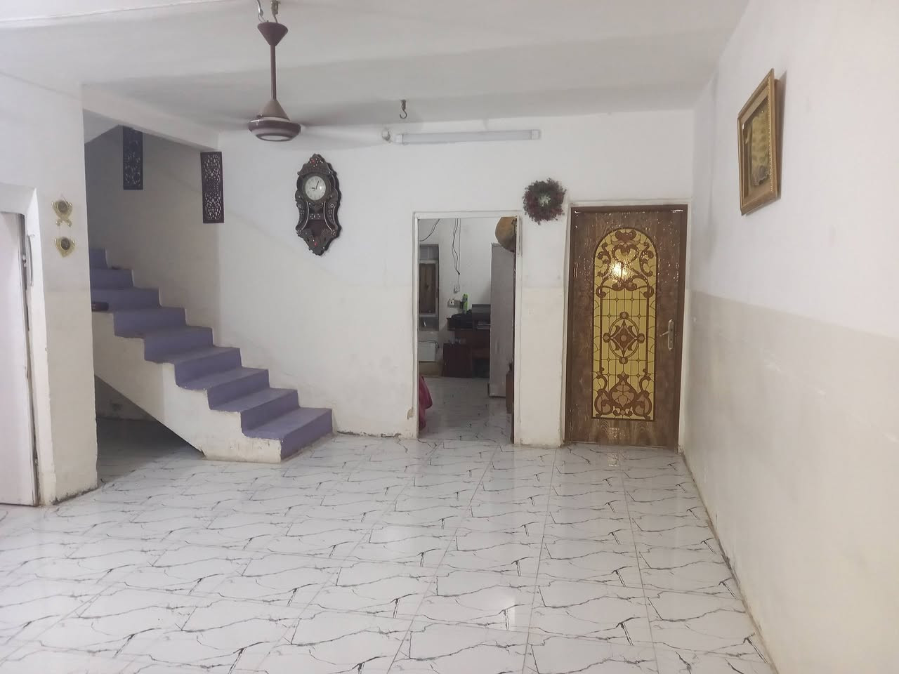 طبيت مساحه ٣٥٠ متر طابو زراعي سند٢٥ وسط حي سكني ٣ غرف نوم وصاله واستقبال ومطبخ داخلي ومطبخ خارجي مع حديقه وكراج ياخذ سيارتين مع صحيات بناء نضيف جدا حله ورديه خارج منطقه فلاح المشعل  استفسار ***********
