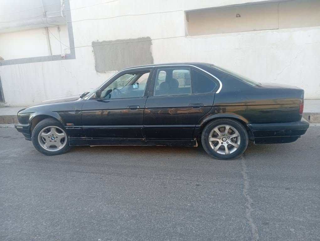 للبیع و مراوس /بي ام BMW 520i  موديل / 1988
سـعـر / 30$ ورقـة /محرک بومە تک یشتغل /
ڕقم سنەوی جدید کوبون بنزین بی مکان کرکوک ***********واتساب بی كركوك, العراق

