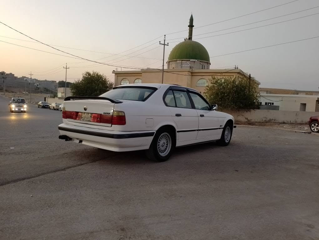 BMW 525i
M  1993سپی بەفری
گێڕعادی فول M سەیارەکە
دەعمی لۆ دەعامی بەشەرت 
حیزامەکی جوان کرایە
بەس یەک بستی هەیەچاملغی لای سەکن باقی گێڕ مەکینە ئەکسل دەبڵەکانی بەکاملی گۆڕاوەبەشەرت 4تایەوپاتری
نوێ بەسەرت سەیارەکەتەعمیر کامل کرایە
ئاڕم پلاستیک هەولێربەشەرت
سعر30$ کەمەک مجال شوێن هەولێربەحرکە
ژ.م.***********
برایان بەس فرۆشتنە گۆڕینەوەو قەردوقستم نیە
W  M  V أربيل, العراق
