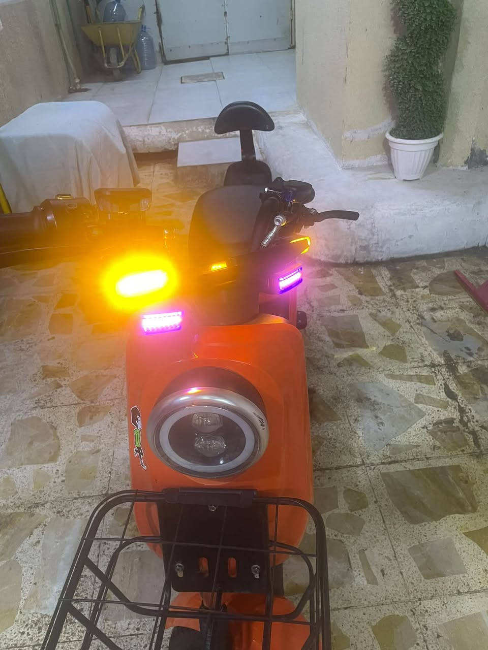 دراجة شحنR9 استعمال ٣ اشهر جديدة البصرة السعر ٤٠٠ للتواصل واتساب فقط ***********
