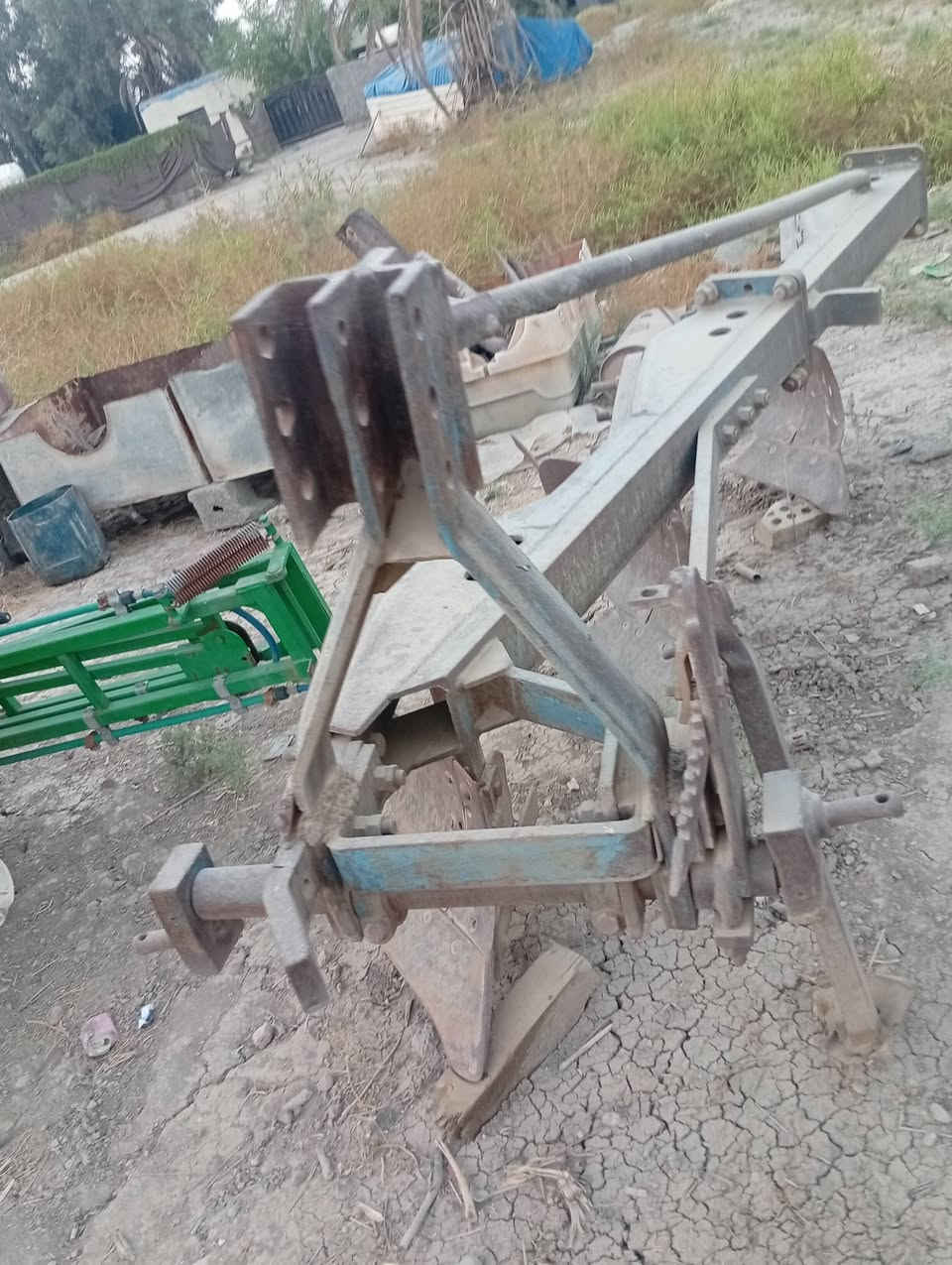 السلام عليكم فدان ناردي أبو الطير مستعمل نظيف للبيع المكان الصويرة لاستفسار اتصل ***********

