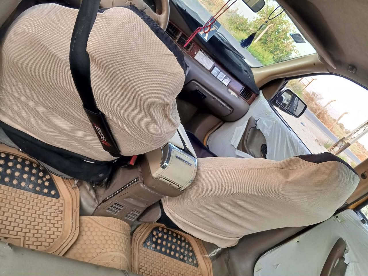 السلام عليكم سمند مديل 12كرستال محرك وكير شرط بالكرتون حداديه جديده طخم تاير جديد رقم كربلاء نكلزي سنويه ل30تحويل مباشر رقم مميز السياره كبل لشارع جاهزه وحله من الصور سعره ب27وبيه مجال لشراي ترهم مراوس باقل وتنطني فرق ***********

