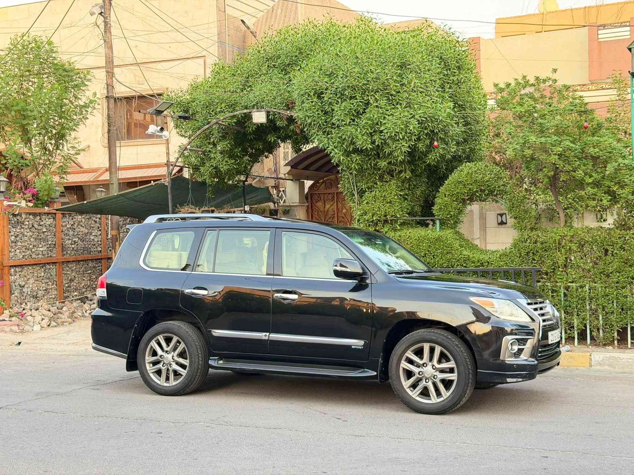 السلام عليكم 🙋🏻‍♂️🌹
للبيع لكزز ال S سبورت sport اعلآ فئه بالمواصفات 5 بصمات 5 كامرات جانبيه مواصفات 1/1 مكفوله من الصبغ والتبديل فقط دعاميه اماميه صبغ السياره جديده بمعنى الكلمه مكينه كير صدر تبريد مكفولات رقم شمالي سليمانيه بأسمي هزه وسنويه جديده تحويل ثاني يوم ألمواصفات 🖤🔥

جكات صعود ونزول وفتحه سقف .5 كامرات جانبيه 5. بصمات لدخول ، ثلاجه تبريد . كشنات جلد تدفئه وتبريد وكهرباء خزن ميموري ستيرن كهرباء نظام تعليق . ونظام 4x4 4WD ثلاث شاشات العرض شاشه أماميه وشاشات خلفيه الصندوق شفط كهربائي مكينه 8 سلندر 5700 . تشغيل عن بعد مثبت سرعه

للأستفسار *********** أسيا ➡️ 

            *********** عراقنا ➡️

أبو علي مكاني بغداد ألبياع السعر 365 وبيها مجال ❤️
