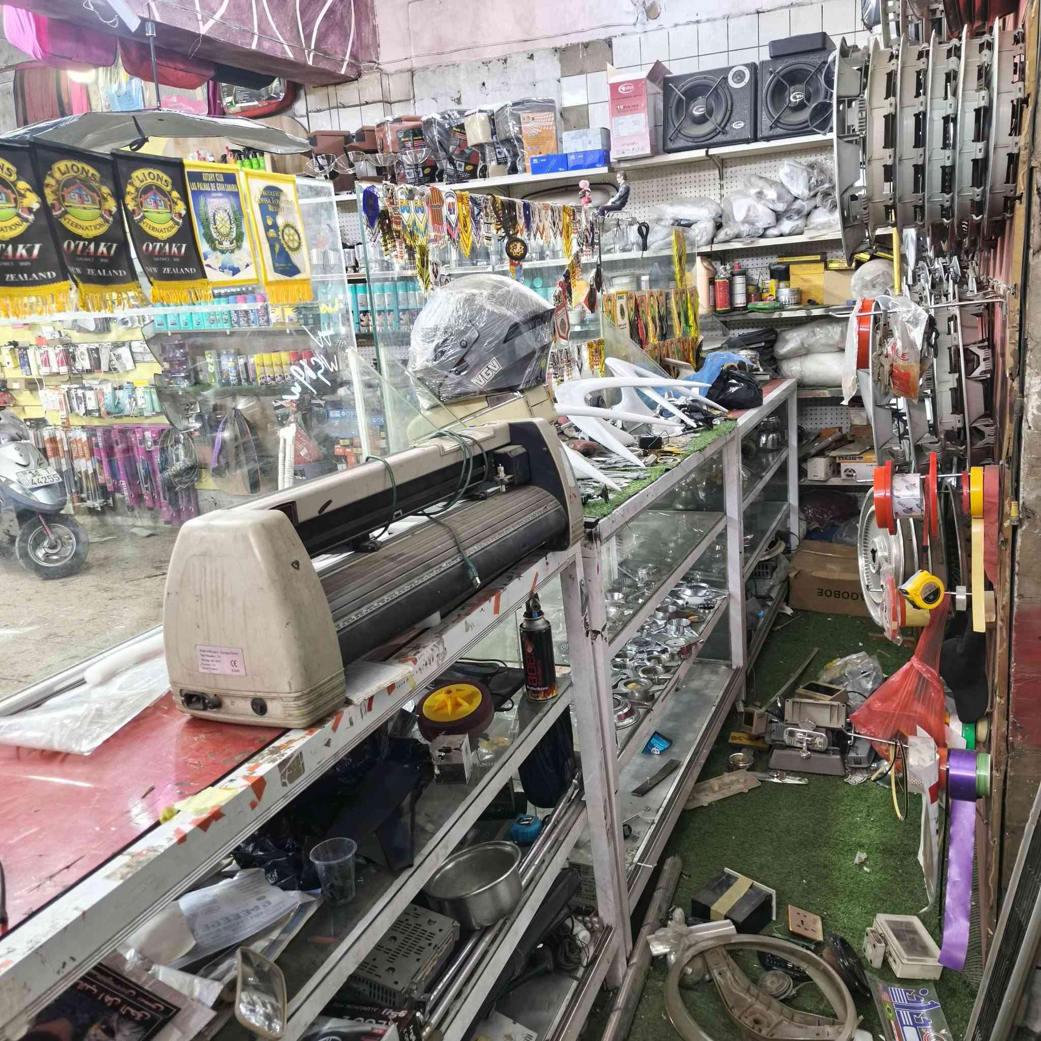 خانات • نضيفات • جامات مكسورات