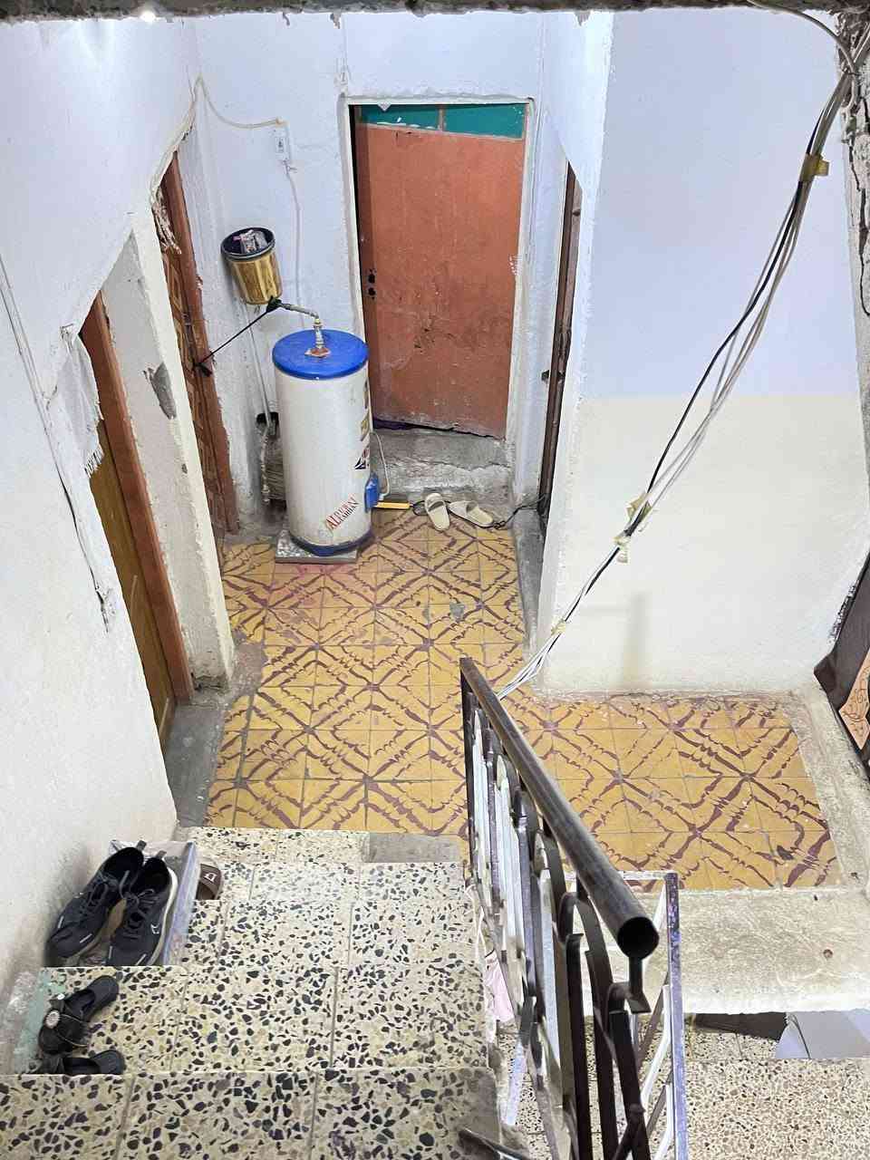 بيت للبيع  🏠
بيت ١٤٤ م نظيف
 دار يحتوي على ٥ غرف نوم
مطبخ منور خدمات عدد ٤
الموقع بغداد مدينة الصدر قطاع ٢٦ 
للاستفسار ☎️ ***********
