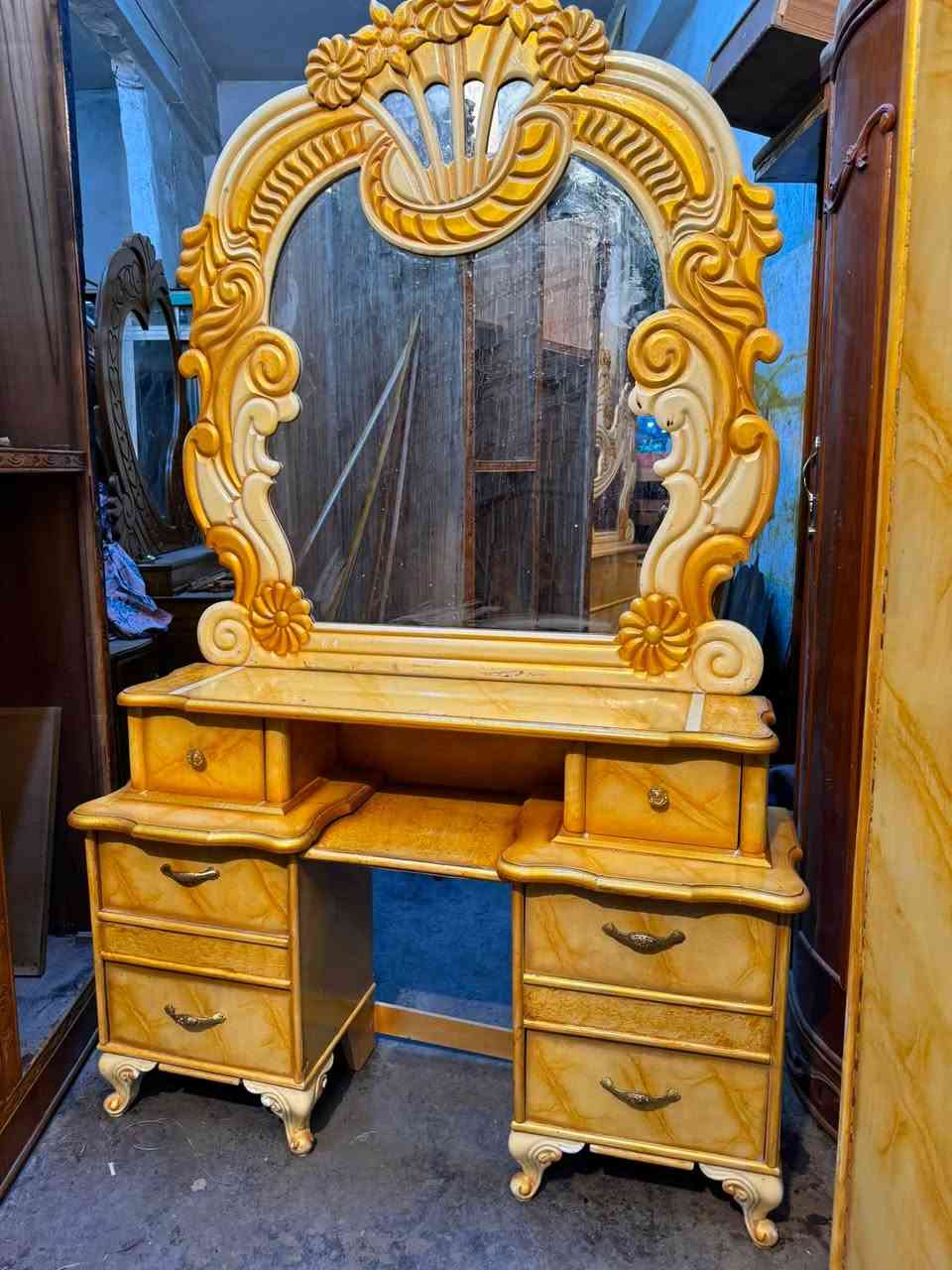 معرض السجاد للأثاث
غرفه ٦ باب مستخدمه دزاين تركي شغل عراقي لون ذهبي تطعيم دوشمه شغل مرتب وحلو داخل صاج ضهر فريم ضب براغي للحجز والاستفسار الاتصال/***********
