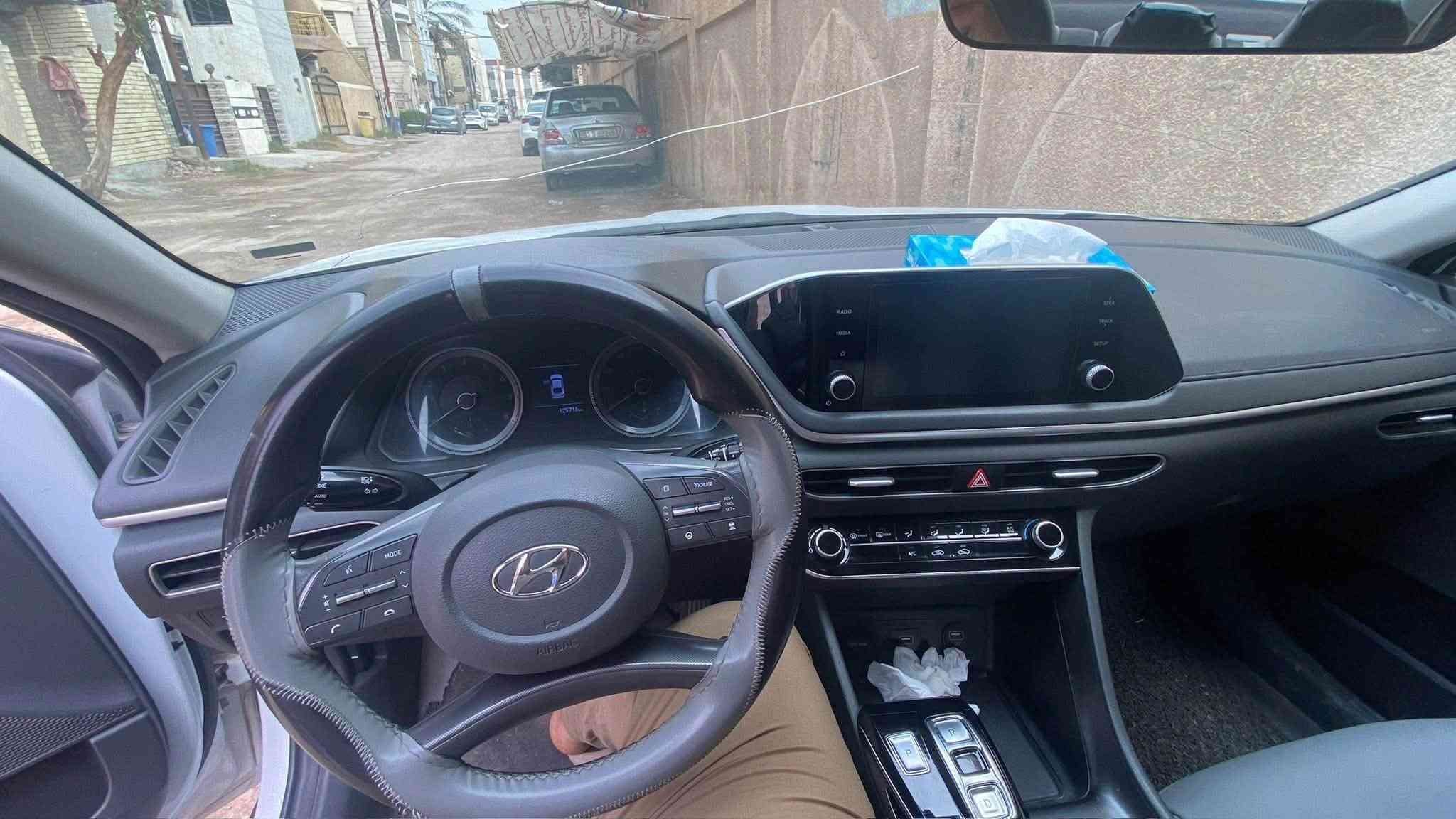 السلام عليكم
سوناتا 2021 رقم بغداد
مواصفات عاديه
كير دكم هاند بريك بصمه
رادار
حساسات اماميه 
تحديد مسار 
شاشه 
قياده ذاتيه 
حادث خلفي مع كلير ٣ قطع 
مكاني بغداد الغزاليه 
السعر 138
***********

نص مكتوب في الصور:
- +5