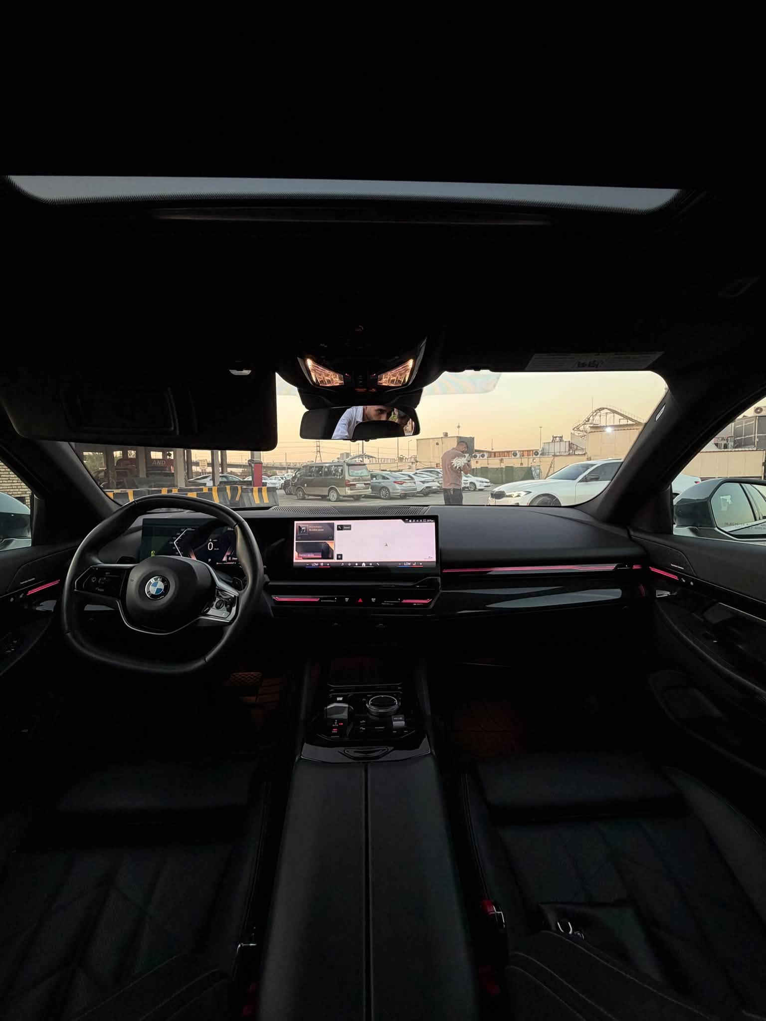 🚘 للبيع BMW 530i
📌 الموديل: 2025
📌 الممشى: 36,000 ميل

⭐ المواصفات:

• داتاشو
• خمس كاميرات 🎥
• فتحة سقف
• داخلية سوداء
‎• بصمة تشغيل وأبواب دخول ذكي
• شاشة  تدعم Apple CarPlay
• مخارج تكييف ذكية
• إنارة داخلية متغيرة
• رادار أمامي وخلفي وجانبي
• حساسات أمامية وخلفية
• كشنات جلد مع تدفئة وتدفئة ستيرن
• خزن ميموري
• نظام صوت Harman Kardon
• ستيرن كهربائي
• شحن لاسلكي
• Drive Mode 7
• مرايا شفط، قلاب، ونقطة عمياء
• إنارة ترحيبية
• قفل وفتح عند الاقتراب
• جنطة كهربائية — تفتح بالقدم 👟

✅ السيارة كلين وكفالة عامة
‏‭***********‬ 
السعر 455$
