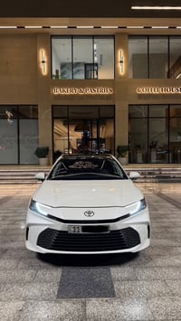 كامري 2025 xle هايبرد فوول 1/1  بانوراما ، حساسات اماميه وخلفيه ، كراس...