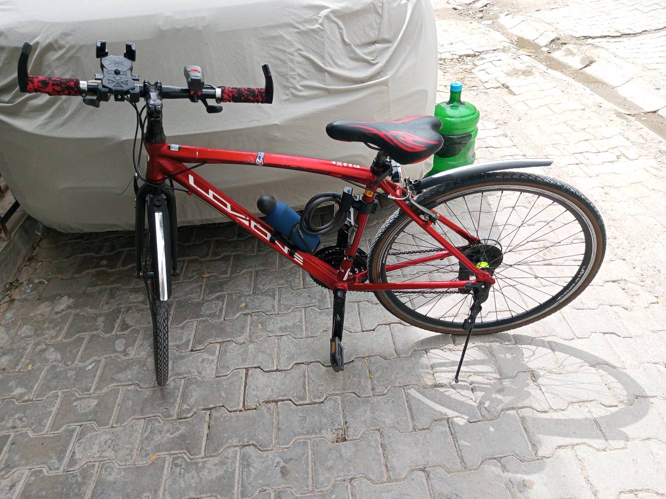 بايسكل c700 البايسكل نضيف والمدينه والكير شغالات ثنينهم البايسكل اخو الجديد
عنواني بغداد الحريه
