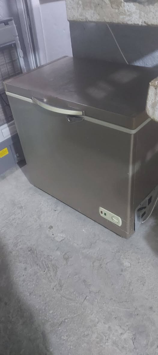 مجمده للبيع 11 قدم عالشغل تجميدها مكانها حله مركز مدينه /*********** السعر خاص
