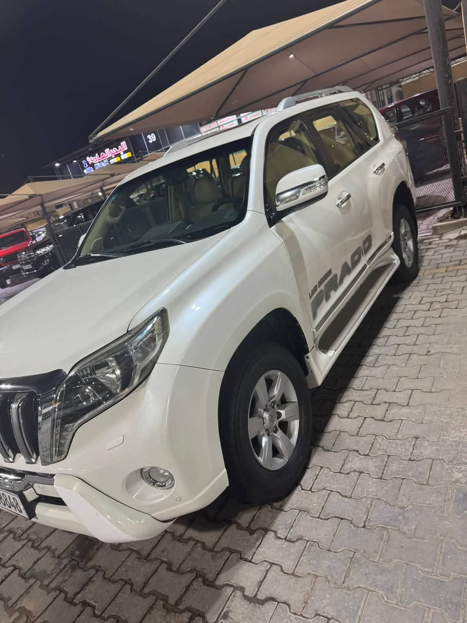 السلام عليكم برادو موديل ٢٠١٤فول مواصفات vxبيها بارد قليل بلجاملغ الخلفي مكفوله من البغ والتبديل رقم بغداد بأسمي مكاني كربلاء للاستفسار ***********سعرها ٣٠٥

