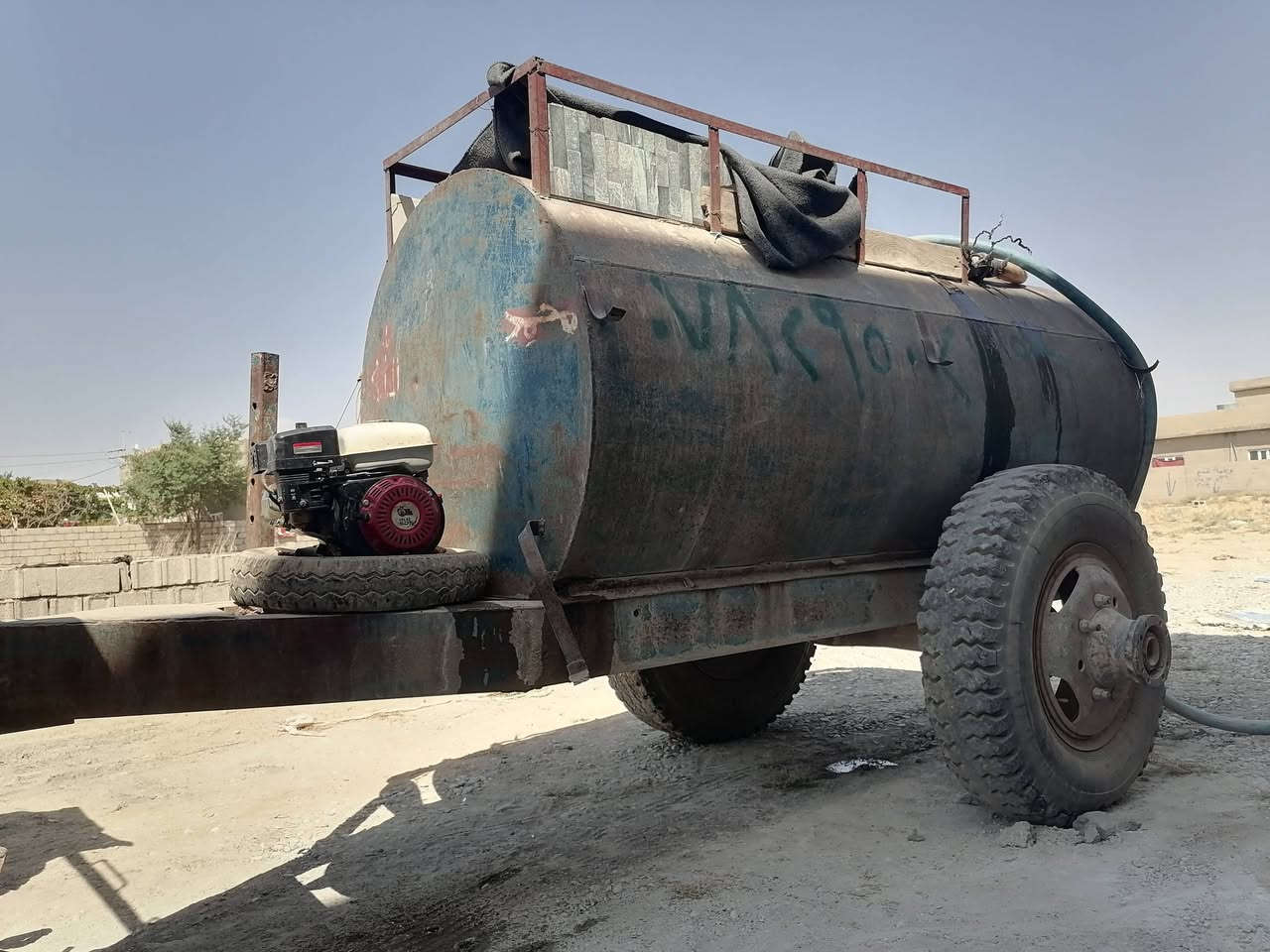 مقطوره للبيع حديد قديم وثخين سعة 3000 لتر 
السعر 900 وبيها مجال 

الشراي يتصل ***********

