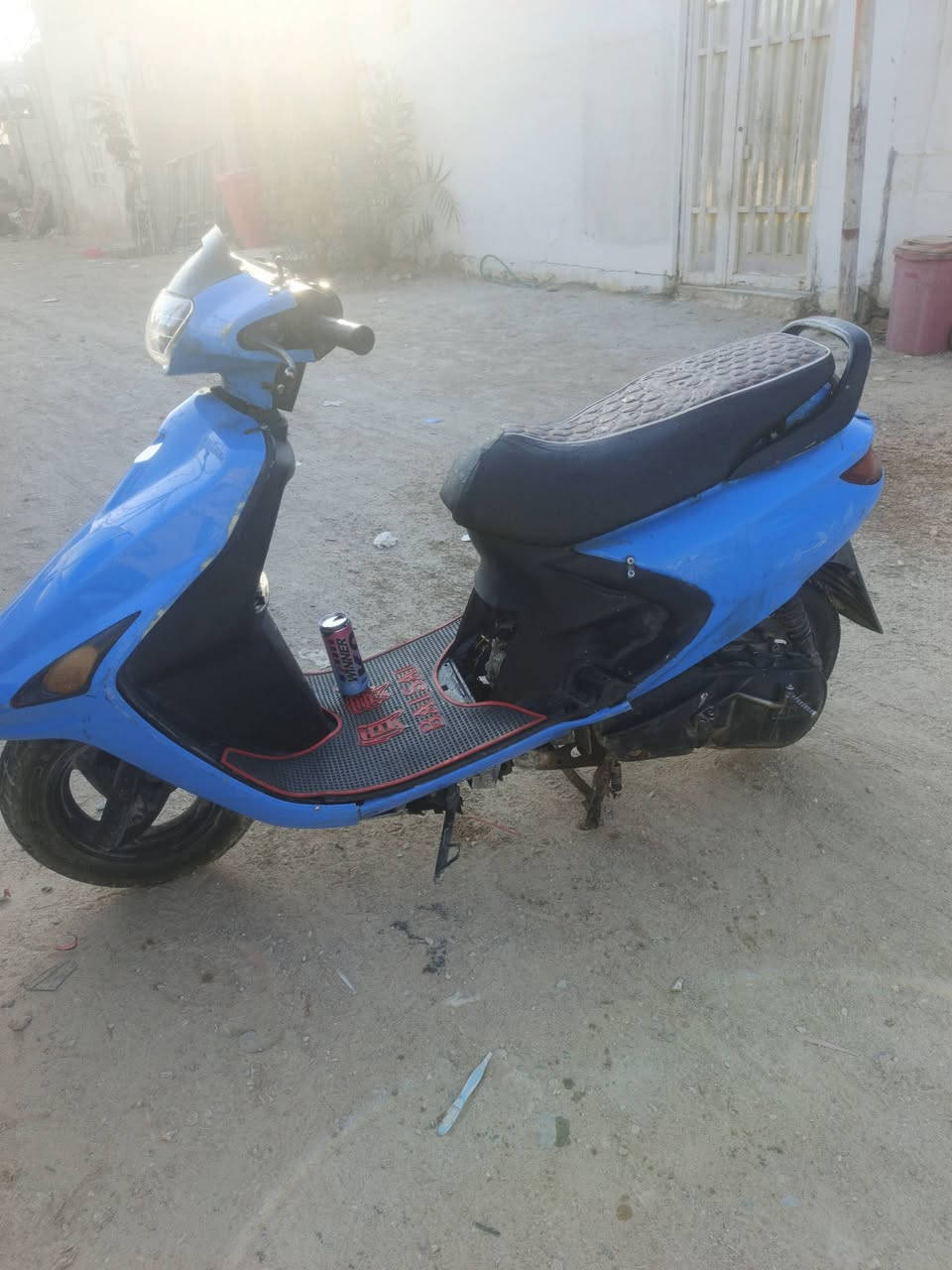 فراشه فحل دراجه نضيفه ما ناقصه اي شي شغل واطلع مكينه مفتوحه على ايدي  قبل شهرين سعره 300 وبيه مجال حك الجيه متوفر ماسنجر رقمي ***********,
