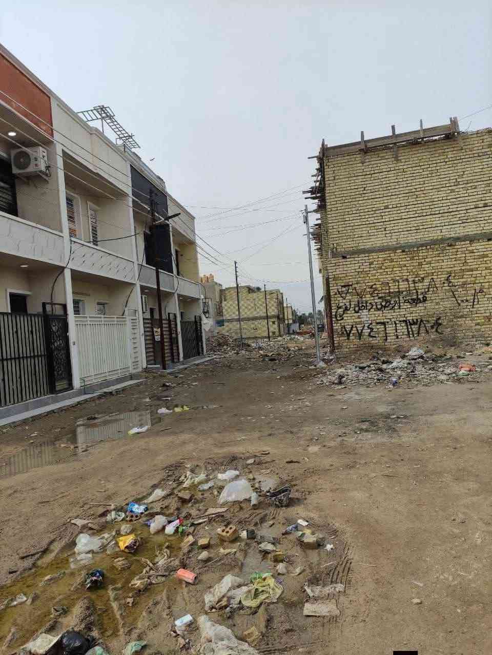 سلام عليكم قطعه ارض للبيع في بغداد الشعب السريدات القديمه مساحة الارض 50متر واجهه 5متر ونزال 10متر سعره الأرض 10مليون وبيه مجال نوع العقار زراعي سند 25 خدمات كامله عدا التبليط 
الشراي يتصل ***********
