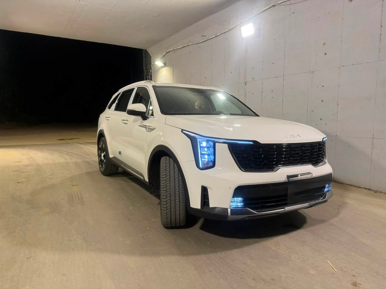 🚘 كيا سورينتو 2025 خليجي 🇰🇷

▪️ ماشية فقط 5,000 كم
▪️ محرك V6 – 3500cc
▪️ بحالة ممتازة جداً
▪️ كفالة عامة رقم أربيل

المواصفات:
• بصمة دخول
• بصمة تشغيل
• تشغيل عن بُعد
• كشنات كهرباء
• مثبت سرعة
• شاحن لاسلكي
• تبريد
• مانع انزلاق وثبات
• كاميرات وحساسات
• شاشة
• إضاءة محيطية
• صندوق كهربائي
• عدة وضعيات قيادة
• 3 منافذ USB
• وغيرها من المواصفات

📌 ماشية فقط 5 آلاف كم

📍 واسط – الزبيدية

📞 ***********
📞 ***********
