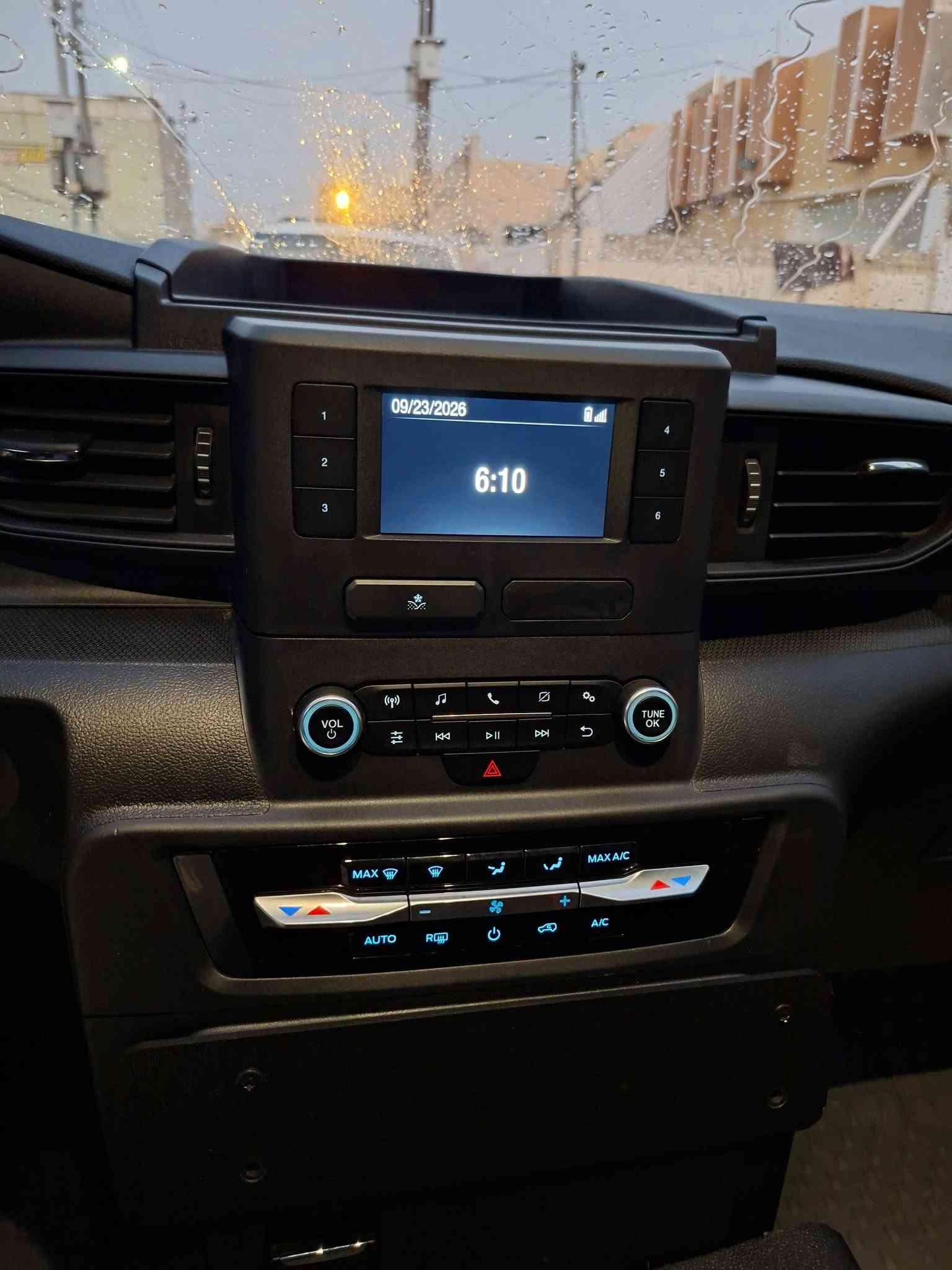 فورد اكس بلور بوليسي ٢٠٢٤
بيع سريع بسعر جدا جدا مناسب
الون: ابيض
الوحات :فحص مؤقت بدون رقم 
حره تحويل ثاني يوم تترقم بغداد وكافه المحافضات
الضرر: تبديل بنيد فقط
ارباك ستيرن مع برده فقط
ممشا السياره:٢٠٠٠مايل الفين فقط بعدهه سياره زيرو
الموصفات: شاشه صغيره*كامره دواره*شاشه اعطار*حساس ضغط الاطارات*منفذ يواس بي*سايد بريك دكمه*تبريد ثلج مناخين ايمن وايسر*سويج ريمونت
السياره:AWD فور ويل دفع رباعي
المكينه: 6v سلندر ٣٣٠٠ تعلس بانزين عادي خزان الوقود ٧٠ لتر
الكير :١٠ سرعات تعليك
تخم تاير لك
لايت بوليسي ٦ عدسات دوار
كشنات كشن سائق كهرباء الكشنات الخلفيه اسود جلد قلاب 
السياره جاهزه من كلشي مابيهه اي نقص
صور الحادث مرفق بل منشور تعمير درجه اولى
 الشراي يتصل ***********
