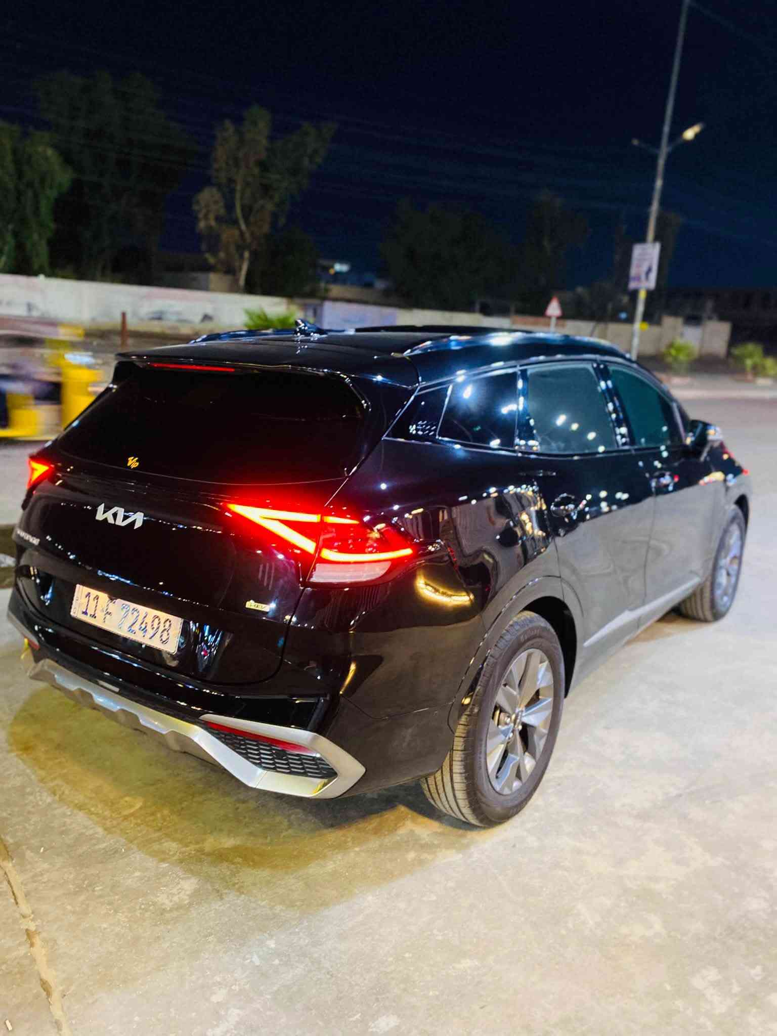 السلام عليكم :

🔥🔥 للبيع كيا سبورتاج هايبرد 2024 SX PRESTIGE 🔥🔥

🇺🇸 وارد أمريكي
🖤 اللون: أسود ملكي
❤️ الداخلية: أحمر
⚡ هايبرد 1.6 تيربو
🐎 227 حصان
4️⃣ AWD دفع رباعي
⚙️ گير أوتوماتيك 6 سرعات
👥 5 ركاب

✨ فئة SX Prestige فل أوبشن ✨

🔹 شاشة 12.3 إنچ
🔹 عدادات رقمية 12.3 إنچ
🔹 شاشة ملاحة
🔹 Harman Kardon صوت فاخر
🔹 فتحة سقف بانوراما
🔹 مقاعد جلد أحمر
🔹 تبريد وتسخين المقاعد الأمامية
🔹 دركسون مدفأ
🔹 ذاكرة مقعد السائق
🔹 كاميرات 360°
🔹 كاميرا النقطة العمياء
🔹 رادار ومثبت سرعة ذكي
🔹 المحافظة على المسار
🔹 Highway Driving Assist
🔹 حساسات أمامية وخلفية
🔹 باب خلفي كهربائي
🔹 ركن ذاتي عن بُعد
🔹 دخول وتشغيل ذكي
🔹 تشغيل عن بُعد
🔹 شحن لاسلكي
🔹 Apple CarPlay / Android Auto
🔹 إضاءة LED
🔹 جنوط 18
🔹 تكييف أوتوماتيك ثنائي المنطقة
🔹 مواصفات أمان متكاملة
((((بدون ايرباك )))))

💯 سيارة فئة عالية جداً، هايبرد، دفع رباعي، داخلية حمراء ومواصفات SX Prestige.

📍 الممشى: 45 الف ميل
🎨 الصبغ: قطعه وحده صبغ الجاملغ الامامي ومكانين بارد
مكان :-بغداد_ البنوك
💰 السعر: __230 
***********📞
