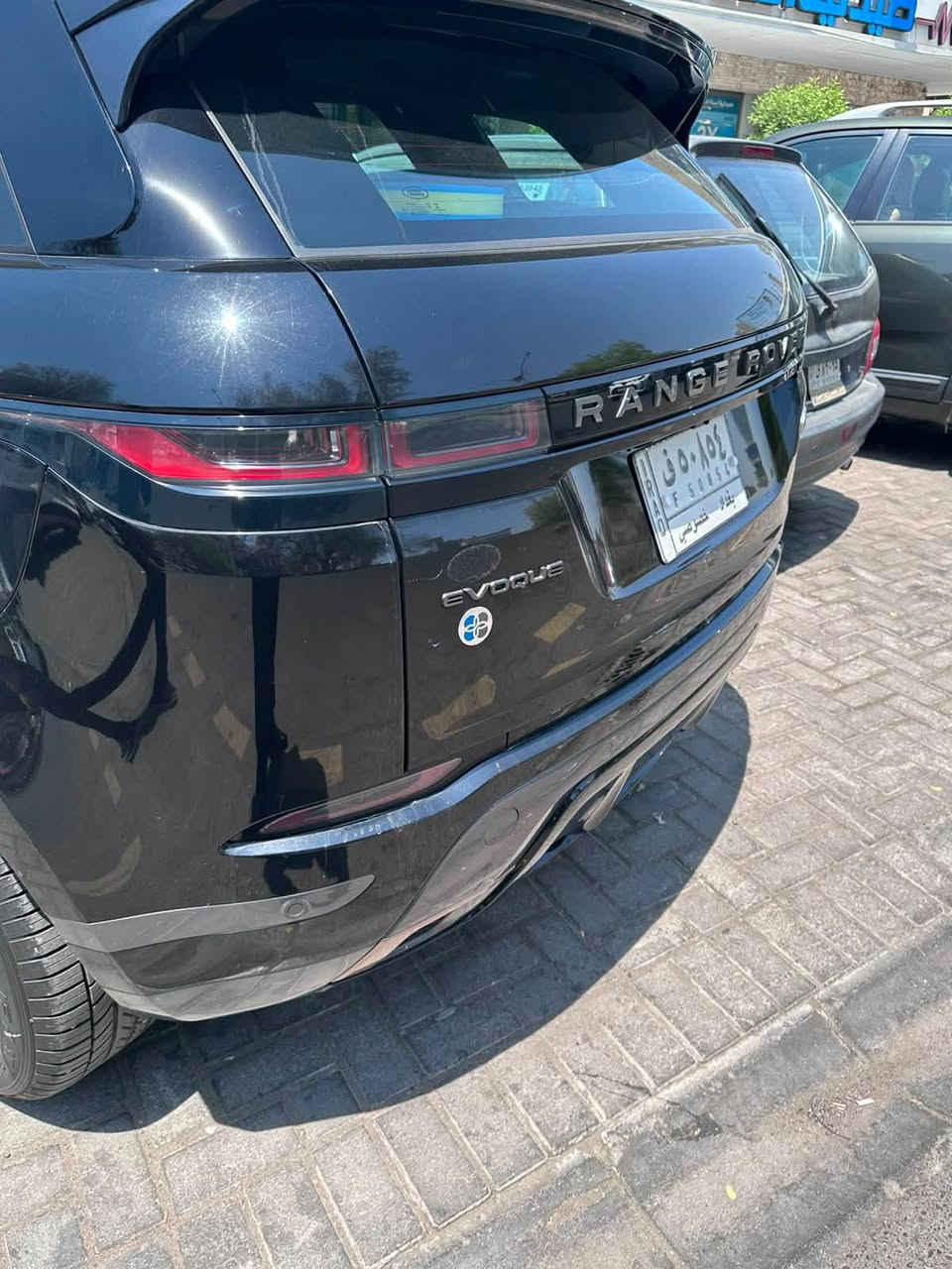 رانج روفر ايفوك 2023 شركة ساز خليجي مكفول بعدها بالضمان فول مواصفات ماشيه ٩ الف كيلو السعر 42 الف دولار و بيها مجال بسيط مكانها بغداد للاتصال ***********
