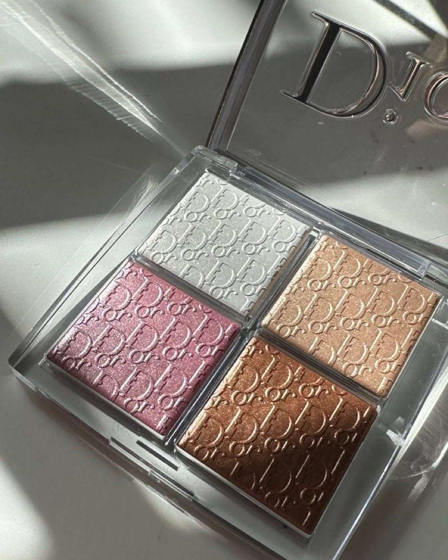 ✨ لأن إشراقتك تستحق كل هذا الجمال ✨

دلّلي نفسك بلمسة فاخرة مع **باليت Dior Backstage Glow Face Palette** بدرجاتها الناعمة والراقية، لتمنح وجهك إشراقة طبيعية ولمعة ساحرة بكل مناسبة 💖

اختاري جمالك، وخلّي كل لحظة تحمل لمسة منكِ…  
لأنكِ ببساطة تستحقين الأجمل دائمًا 🤍

متوفرة الآن لدى **كوزمتك ياسمينا**  
📍 الموصل – حي الغفران  
📞 للطلب والاستفسار: ***************

#كوزمتك_ياسمينا #الموصل #حي_الغفران #DiorBackstage #مكياج #باليت_وجه #جمال #عناية_وجمال #تسوقي_الآن
