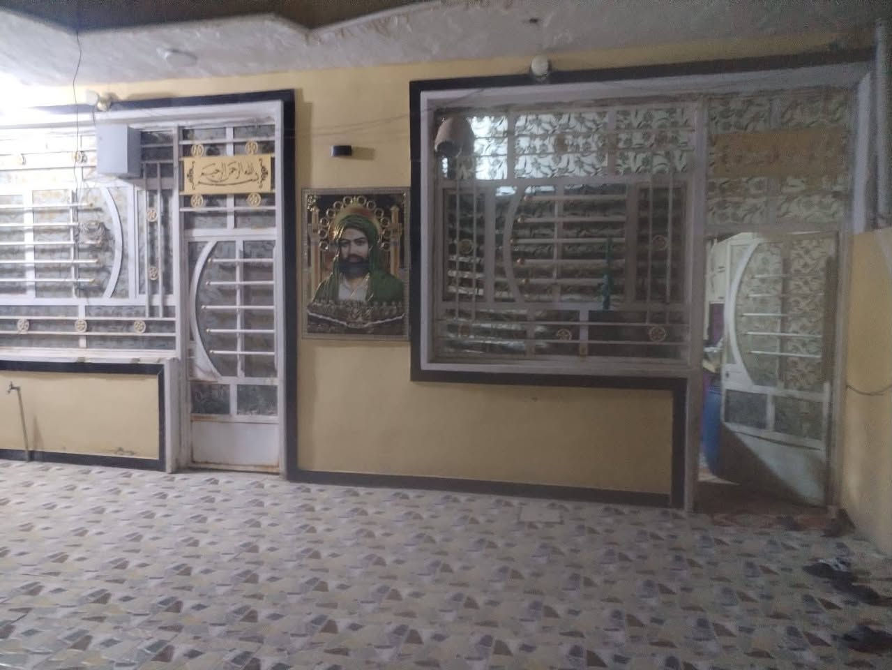بيت للبيع المكان حي رشيد البيت احلى من الصوره المساحه 250 اي استفسار ع الرقم ***********
