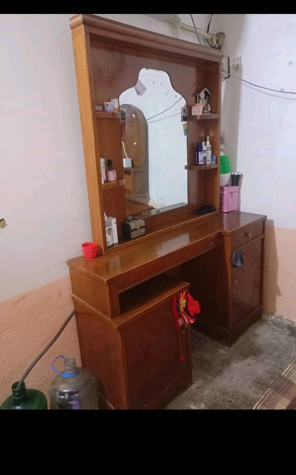 غرفة اخشاب • ٥ ابواب • الكوفة