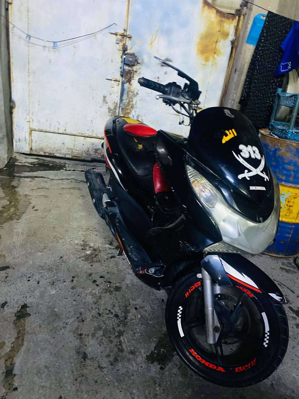 Pcx جيل اول ياباني للبيع
مكينة 125
كهربائيات شغالة 
السعر  850 وبيها مجال 
بغداد مدينة الصدر  ***********
