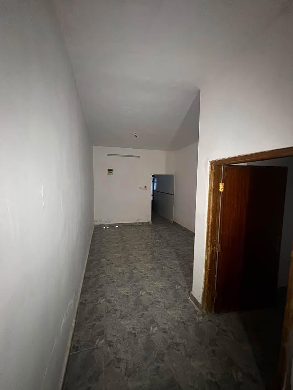 سلام عليكم
مشتمل 125 متر للايجار 🛑
المشتمل مرمم حديثاً طابق واحد
يتكون من ( كراج جبير - مطبخ - صالة - هول - غرفه وحدة - صحيات غربي حديث )  
عنوانه الشهداء / قرب مدرسه الاعظميه 
للاستفسار / ***********
