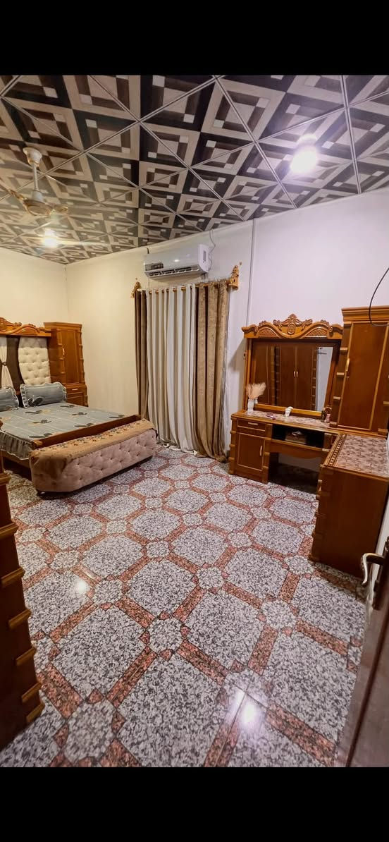 سلام عليكم الدار للبيع المساحه 114 متر نوع العقار زراعي البيت طابقين التفاصيل يتكون   محل اسواق شغال لحد الان البيت من محل 3في 3 الطارمه 4في 3 صحيات خارجي المطبخ 4 في 3 الصاله 6 في 4 الغرفه 6 في 3 صحيات داخليه ومنور 2 في 1 والطابق الثاني يتكون من درج مرمر و صاله 12 في 6 كبيره والغرفه الاوله 5 في 4 والغرفه ثانيه 6 في 4 وصحيات 

العنوان التنومه شط العرب شارع الرسول الاعظم  السعر 85 مليون وبيه مجال الرقم والاستفسار ***********
