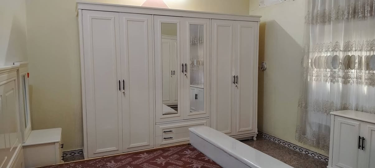 غرفه نوم جديدة غير مستخدمة حطاطة صاج داخل خارج درجة اولى حيل ثكيله  تحتوي عل قاصه سريه  *********** واتساب
