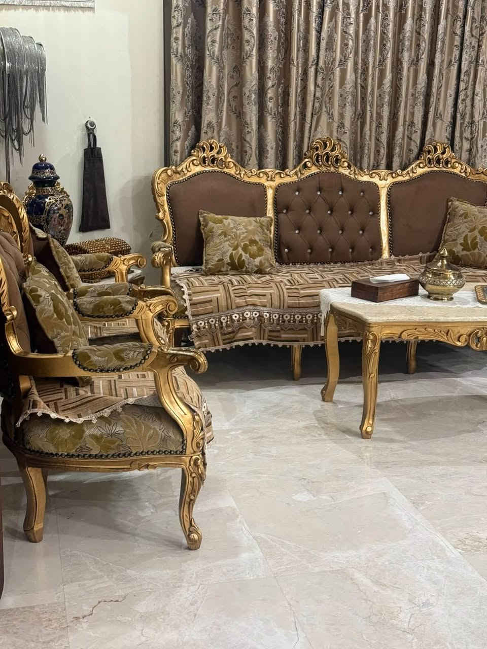 تخم زان مصري مع سيت طبلات مرمر متكون من كبار عدد ٢ و ٦ كراسي نظافه فول مكان العطيفيه *********** واتس للشرايه
