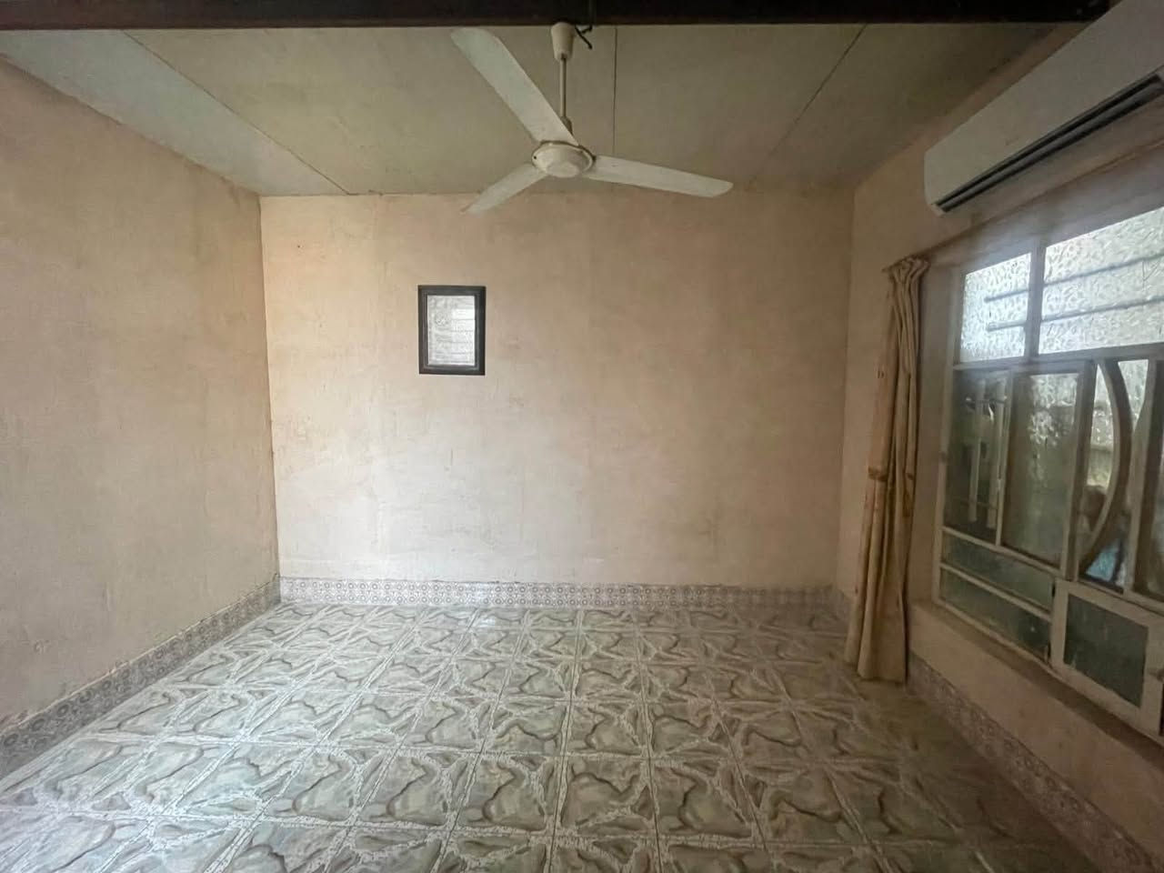 🏠 بيت للبيع – حي ذويب الأول
المكان جبلة 

للبيع بيت في حي ذويب الأول، مساحة القطعة 240 م².

🔹 البناء: طابوق
🔹 البناء والأساس: درجة أولى
🔹 مساحات البيت:
• غرفتين: 4×4 و 4×5
• استقبال: 7×4
• مطبخ: 6×4.5
• هول: 10×4.5

🔹 التأسيسات:
• تأسيس مجاري كامل
• تأسيس ماء كامل
• تأسيس كهرباء كامل

💰 السعر: 59 مليون
📍 الموقع: حي ذويب الأول

للاستفسار والتواصل واتساب : [***********]
أو عبر الخاص

