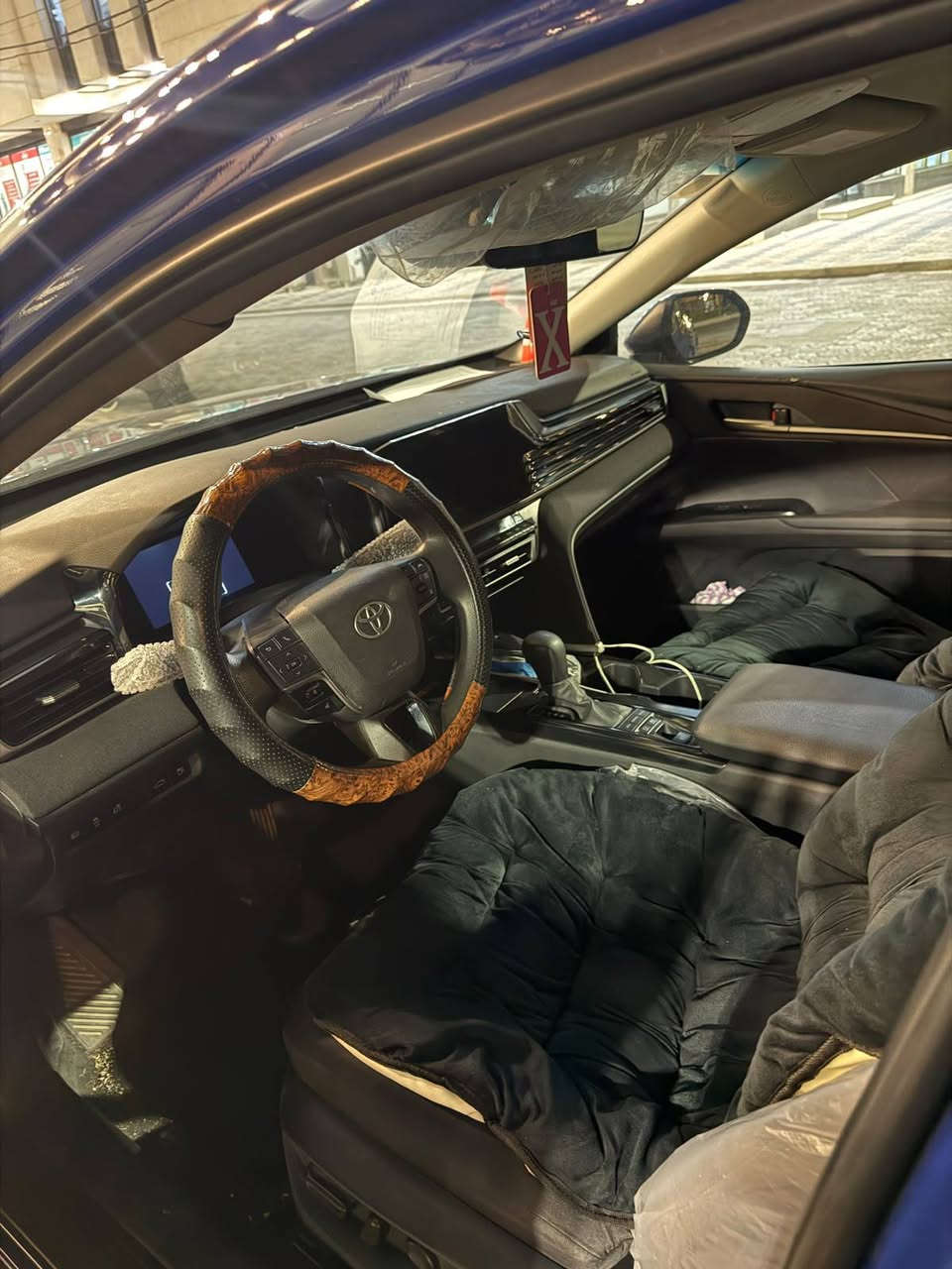 كامري
موديل 25 
هايبرد 
مواصفات LE
ماشيه 14قابل للزيادة 
حادث قطعه وحده بنيد 
رقم الشاصي موضح بالصوره 
السياره بعده بريحت الوكاله 
جديده 
مواصفات معروف

 شاشه وصط
رادار 
تحديد مسار 
تبريد قطعتين 
سياقه ذاتيه 
وهواي اوبشنات 
السعر 18500
وبيه مجال قليل 
الهاتف ***********
من الله التوفيق

