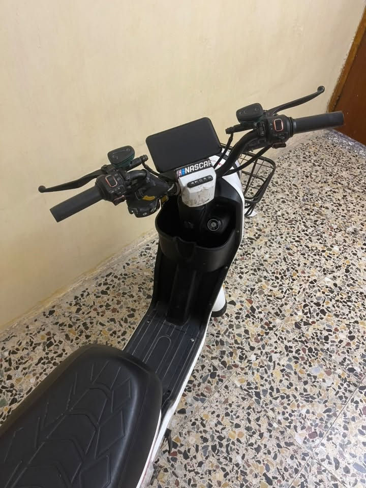 السلام عليكم 
دراجه 9R الدراجه جديده استعمال قليل 
5 بطاريات 🔋 
حساسات شغاله 
بك شغال 
4 نمر 
نشرات داخليه وخارجية 
بيها بس الهورن ميشتغل 
وبطاريه وحده البرغي مالتها سايف بس البطاريه شغاله ممئثره 
الجفوف مال بايدر موجودات بس مشادهن 
السعر 500 وبيها مجال مكاني بغداد قرب التاجيات 

مكلف بل نشر 
***********
