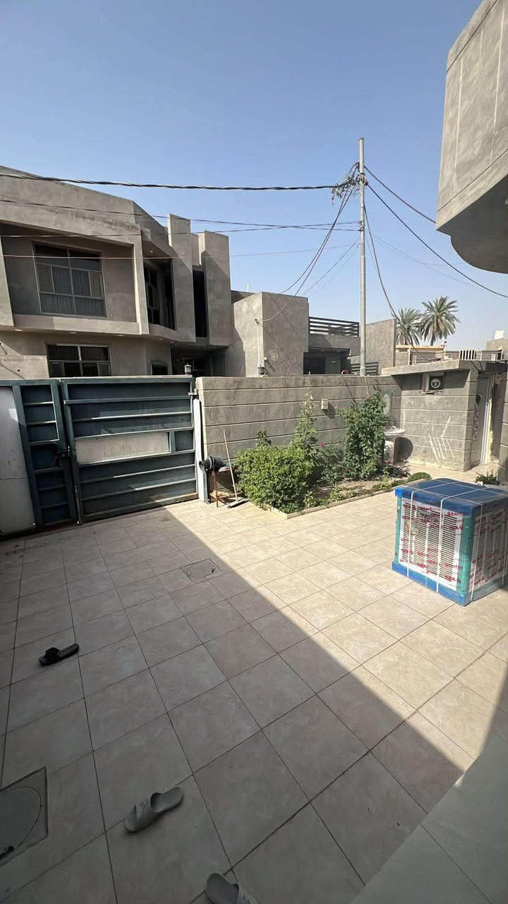 دار للبيع
مساحته 200 متر طابو زراعي صرف سند 25 

واجهة 10 نزال 20 

متكون من مطبخ   وصاله وكندور وكراج سياره وغرفتين نوم مناور ثنين صحيات داخليه وخارجيه

عنوان البيت حي الامين الثانيه خلف حلويات قصر الشام أو خلف مركز سيف سعد 

للاستفسار عن السعر مراسله الصفحه او الاتصال  

***********
