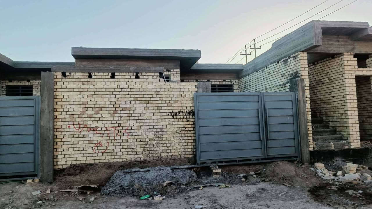 🏠 للبيع — [دار هيكل] في [القاسم]
📍 الموقع: [ الشارع رئيسي الي نازل على المجمعات مقابيل مستشفى القاسم ع]
📐 المساحة: [150]م
🏗️ نوع العقار: [دار]
💰 السعر المطلوب: [55]
🤝 قابل للتفاوض: [نعم]
⭐ مميزات العقار:  طابوك جمهوري وصب مركزي بالبداية بالشارع  وموقع جميل للسكن ومتوفر كافة الخدمات
للاستفسار ***********
